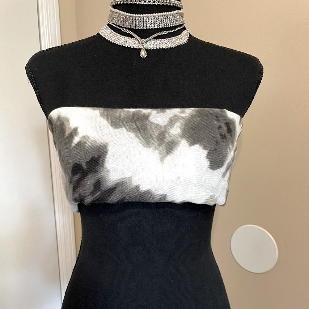 White and grey camouflage Jessica Simpson Polyester scarf.